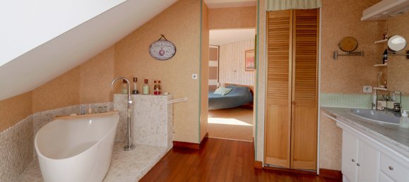 5 bedrooms House in Bruz, France No. 206631 7