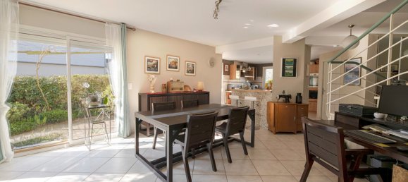 5 bedrooms House in Bruz, France No. 206631 4