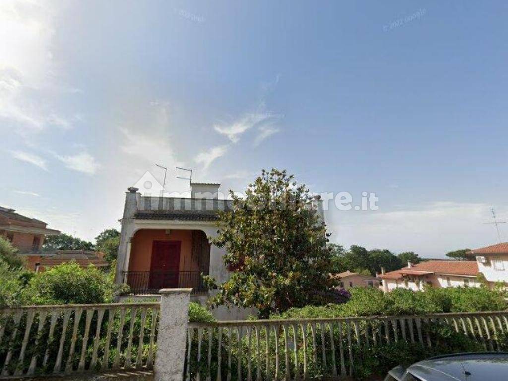 4 bedrooms Villa in Anzio, Italy No. 15155