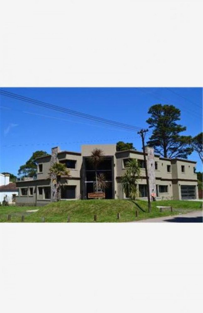 4 bedrooms House in Mar del Plata, Argentina No. 101357