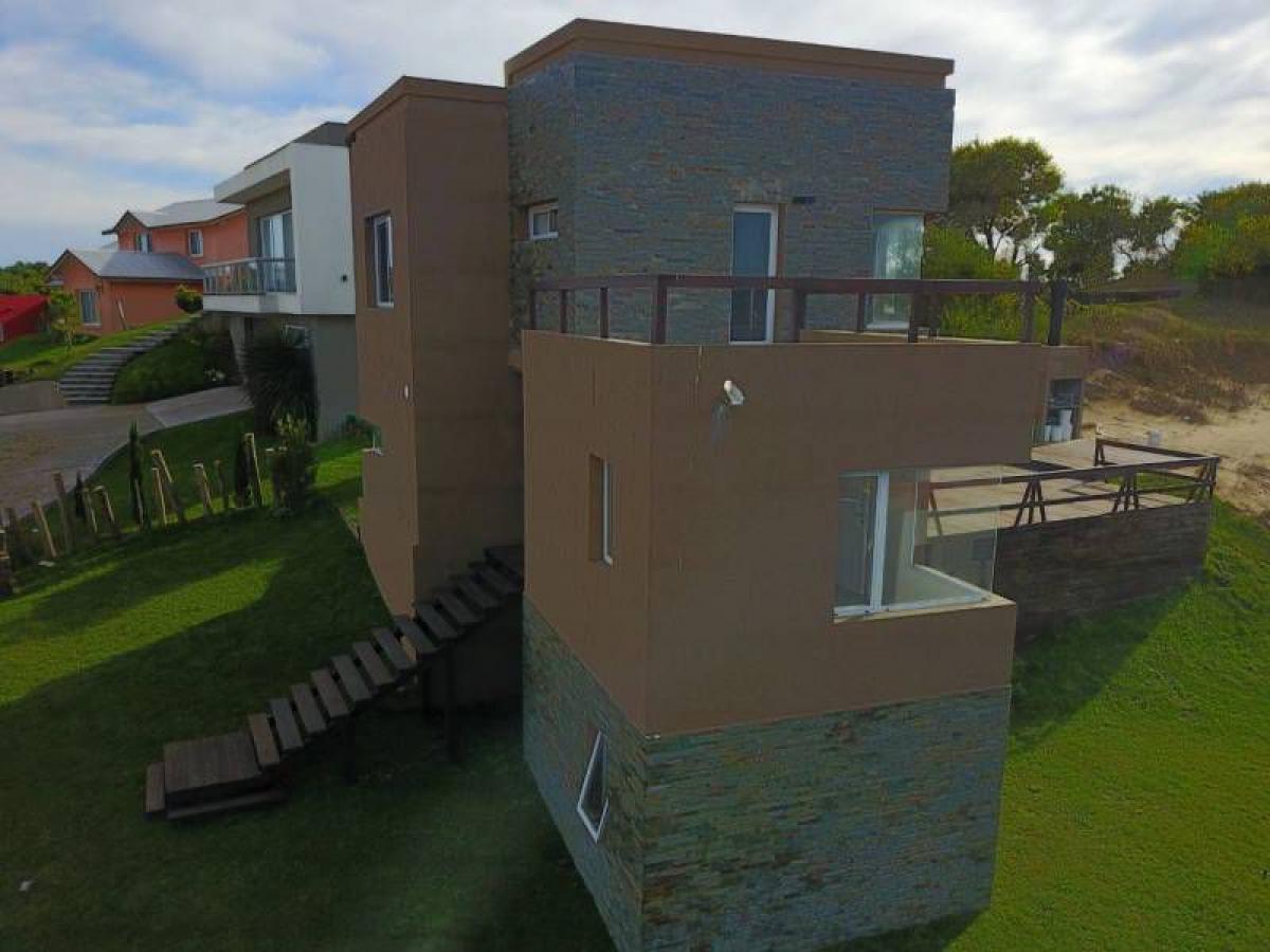 4 bedrooms House in Mar del Plata, Argentina No. 87661