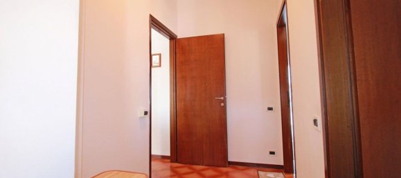 3 bedrooms Apartment in Veniano, Italy No. 329753 10