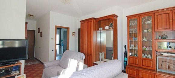 3 bedrooms Apartment in Veniano, Italy No. 329753 14