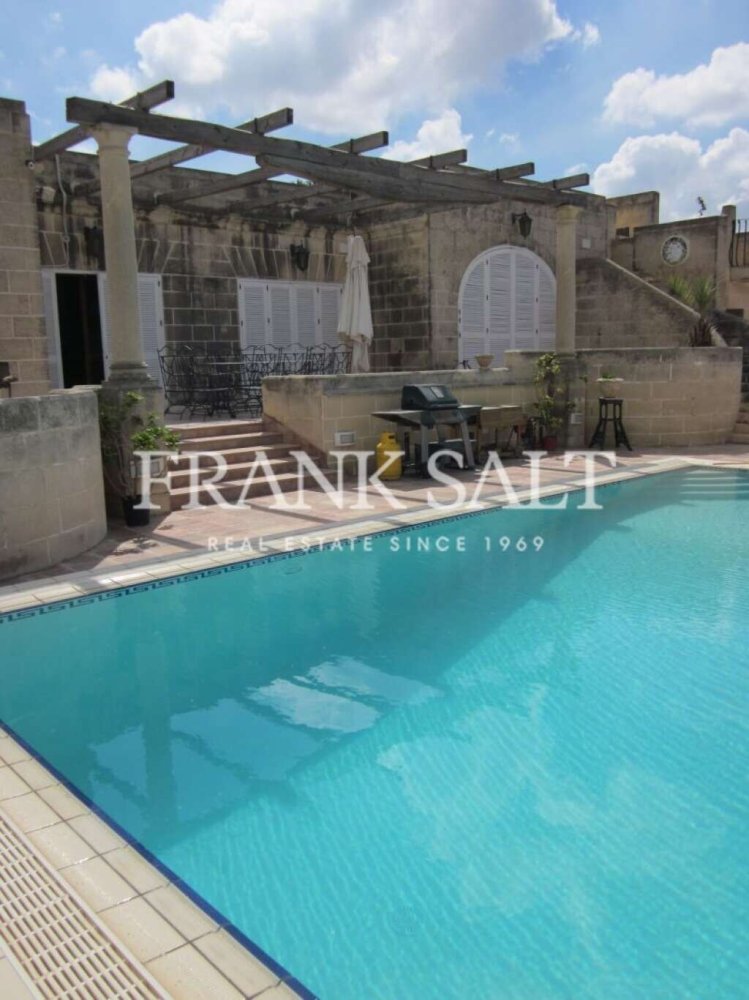 3 bedrooms Bungalow in Naxxar, Malta No. 8443