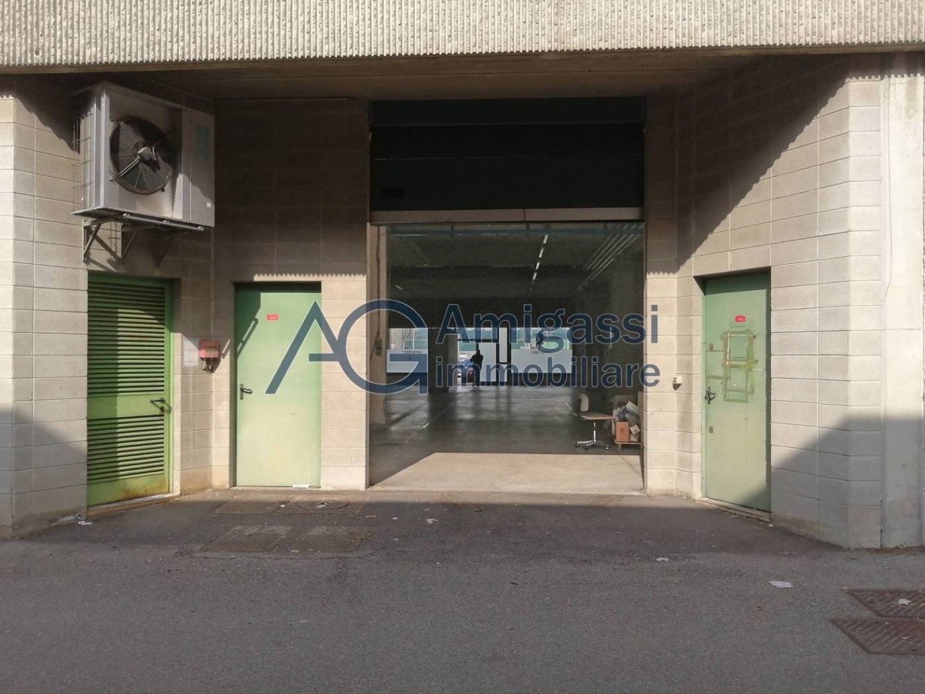 Entrepôt à Bergamo, Italy 650m² No. 142936