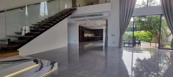 4 bedrooms Villa in Pattaya, Thailand No. 59827 3