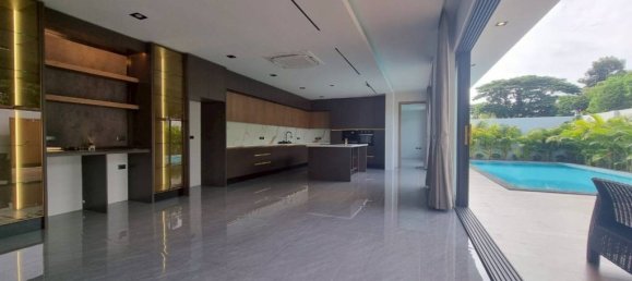 4 bedrooms Villa in Pattaya, Thailand No. 59827 6