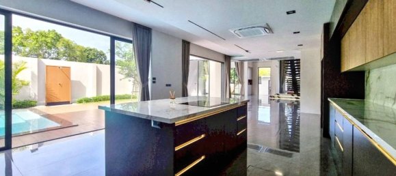 4 bedrooms Villa in Pattaya, Thailand No. 59827 9