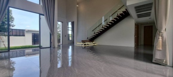 4 bedrooms Villa in Pattaya, Thailand No. 59827 5