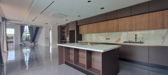 4 bedrooms Villa in Pattaya, Thailand No. 59827 10