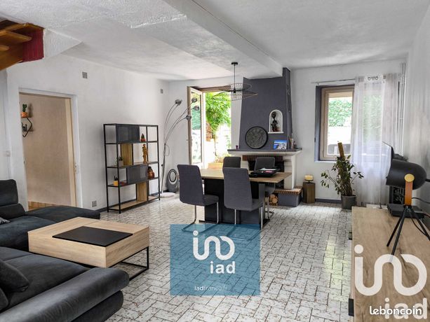 Casa de 3 dormitorios en Deux-Sevres, France No. 304575