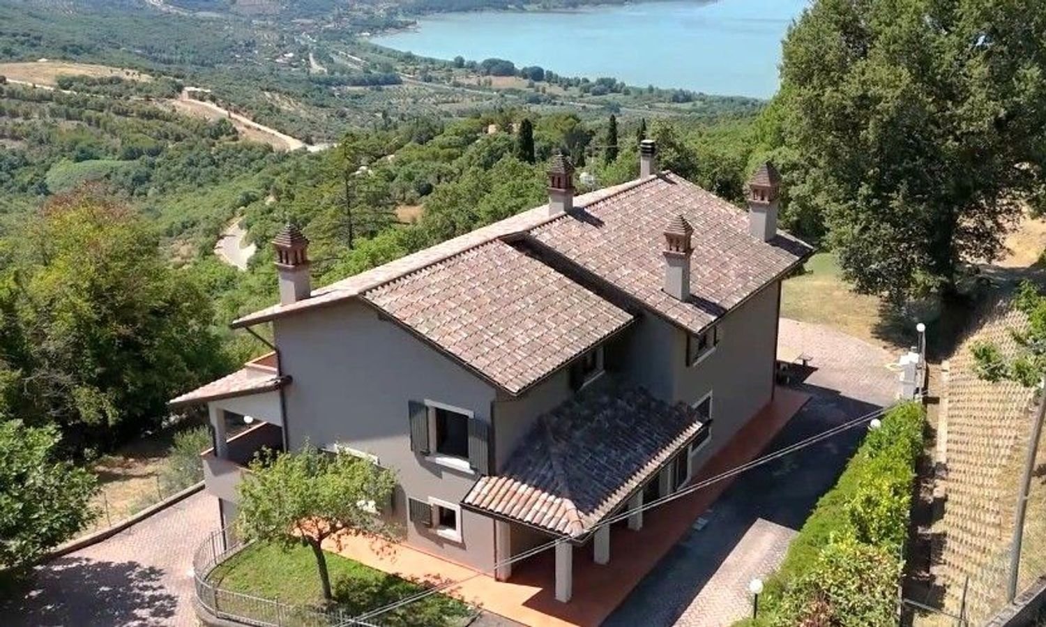 10 rooms Villa in Passignano sul Trasimeno, Italy No. 55667