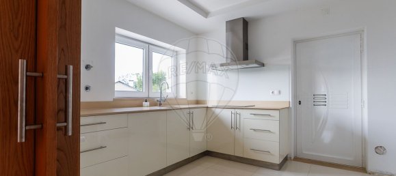 3 bedrooms House in Ourem, Portugal No. 18192 13