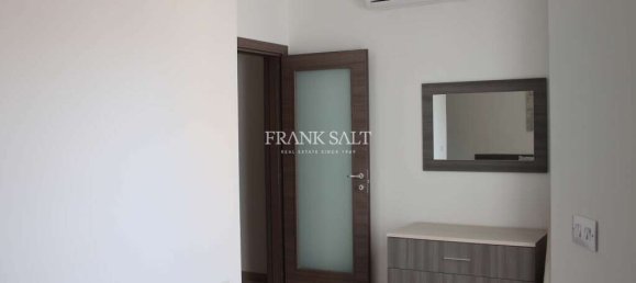 3 bedrooms Penthouse in Sliema, Malta No. 9139 26