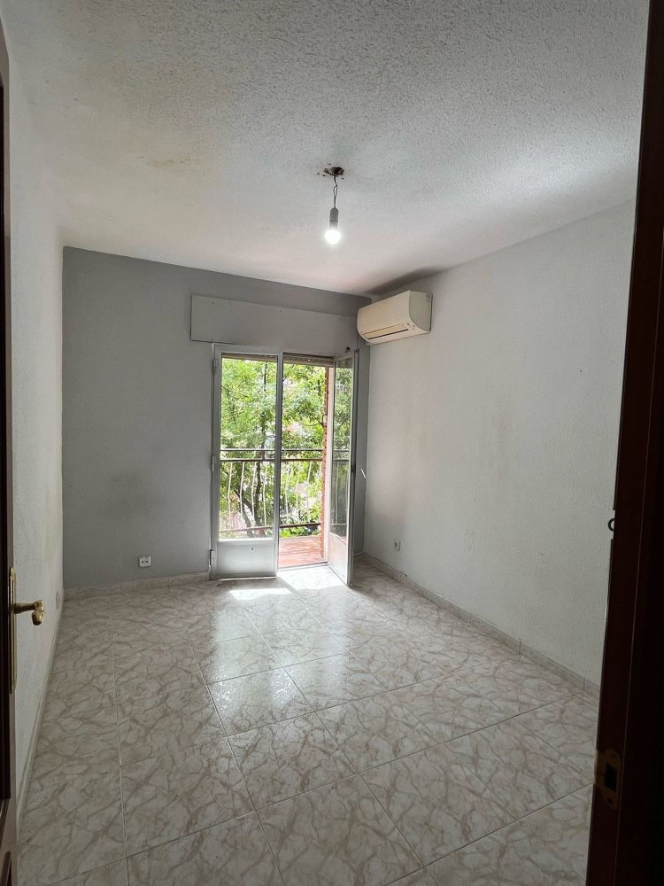 3 bedrooms Apartment in Madrid, Spain No. 232985