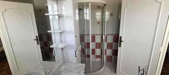 4 Schlafzimmer Haus in Saint-Berthevin, France, Nr. 357871 12