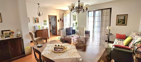 7 rooms Apartment in Massa, Italy No. 178254 3