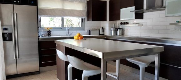 4 bedrooms Villa in Limassol, Cyprus No. 2098 4