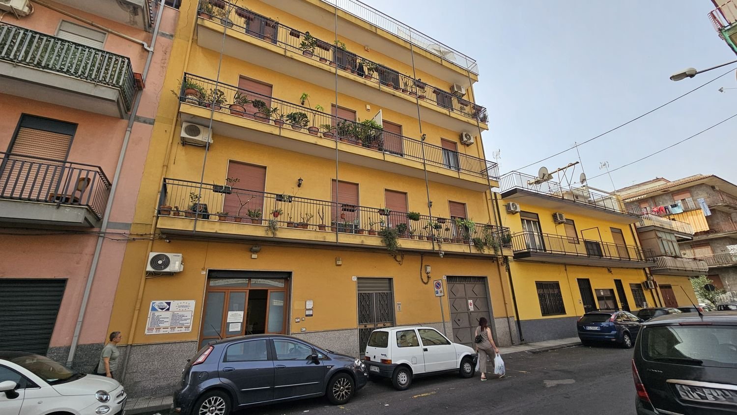 4-salle Appartement à Misterbianco, Italy No. 111817