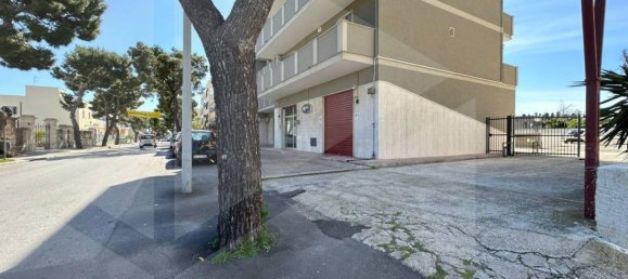 1 room Commercial property in Monopoli, Italy No. 28469 2