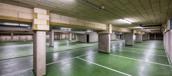  Parking in Brigittenau, Austria No. 208617 2