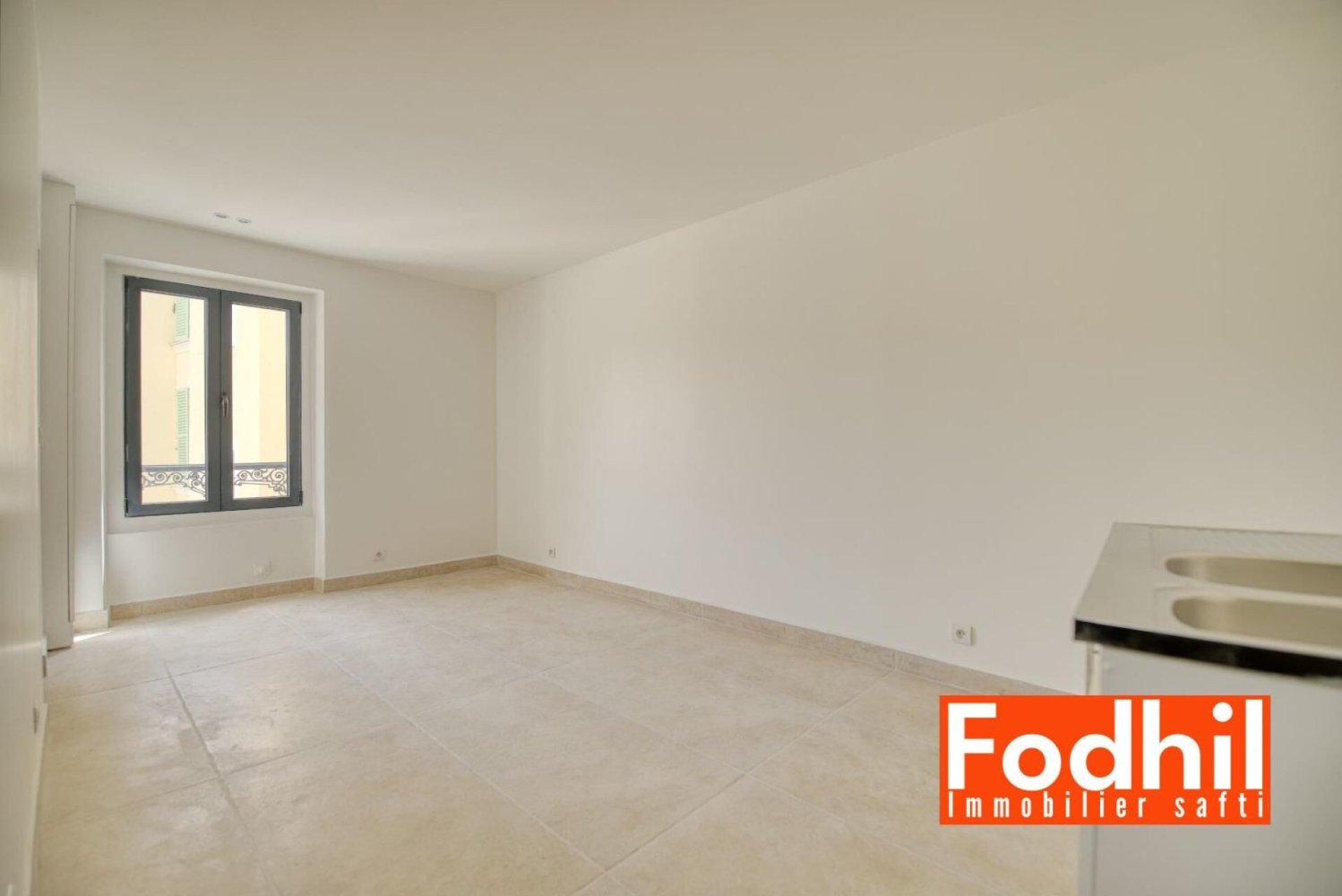 Studio in Chatenay-Malabry, France No. 305184