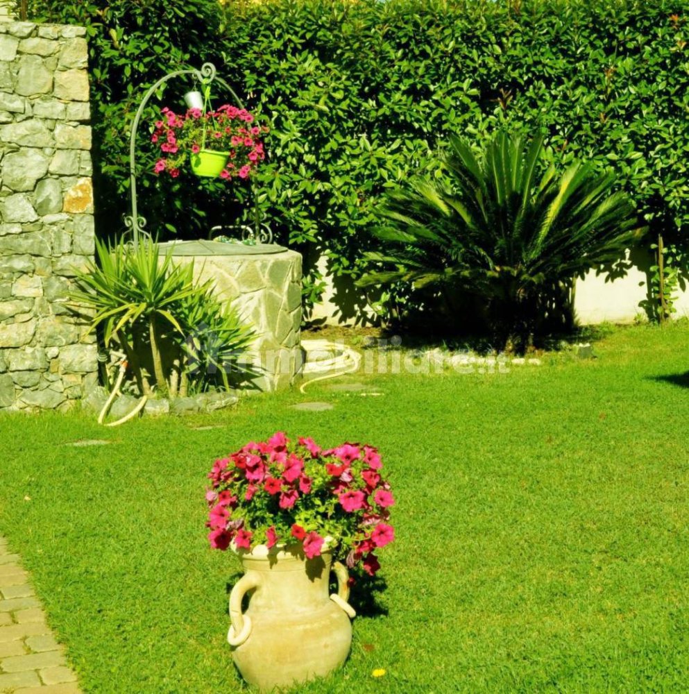 4 غرف نوم فيلا في Castelnuovo Magra, Italy رقم 251672