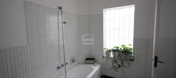 Коммерческая недвижимость с 8 спальнями в Маон, Испания № 189 4