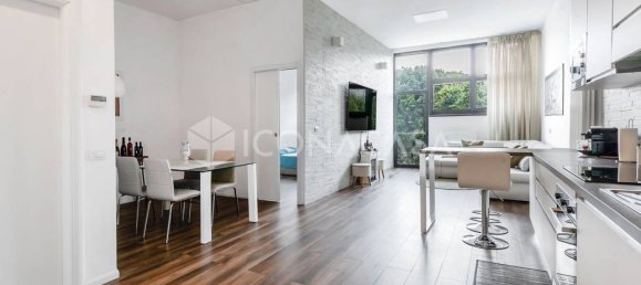 1 bedroom Apartment in Milan, Italy No. 327557 2