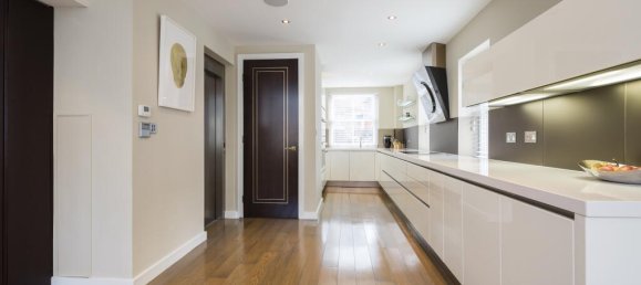 3 bedrooms House in London, United Kingdom No. 13137 4