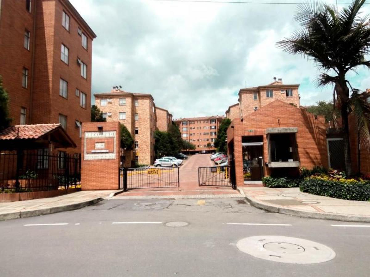 Casa de 3 dormitorios en Bogotá, Colombia No. 13446