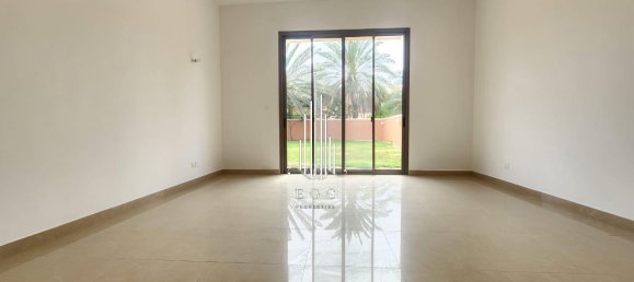 5 bedrooms Villa in Abu Dhabi Gate City, UAE No. 22739 8