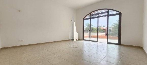 5 bedrooms Villa in Abu Dhabi Gate City, UAE No. 22739 10