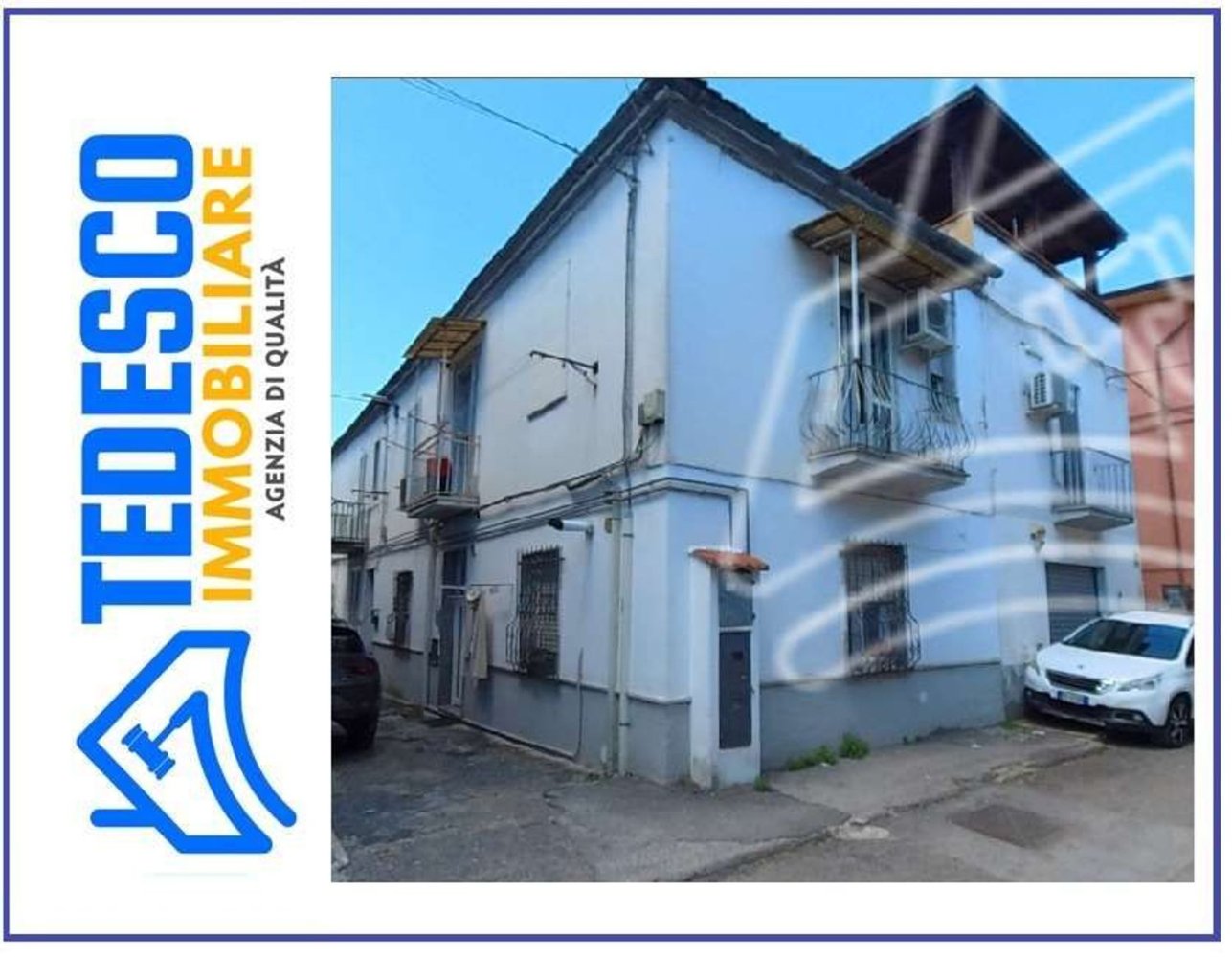 3 bedrooms Apartment in Benevento, Italy No. 379094