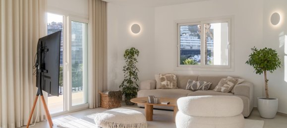 3 bedrooms Penthouse in La Quinta, Spain No. 139199 4