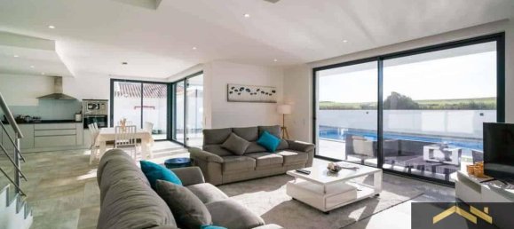 Villa de 3 dormitorios en Vila do Bispo, Portugal No. 9241 9