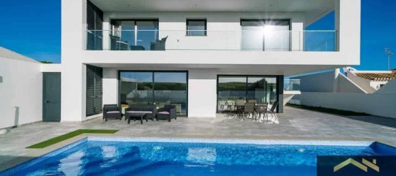 Villa de 3 dormitorios en Vila do Bispo, Portugal No. 9241 2