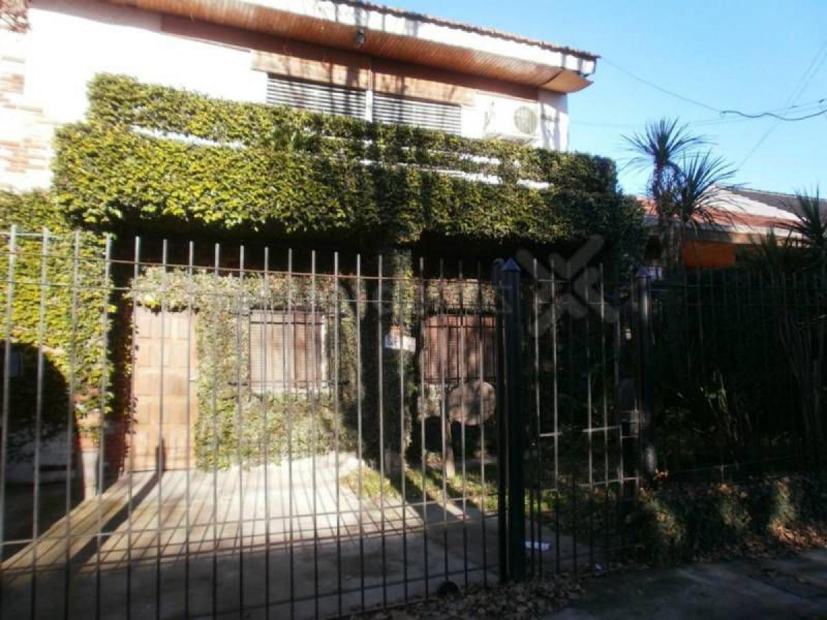 Casa de 2 dormitorios en Almirante Brown, Argentina No. 103303