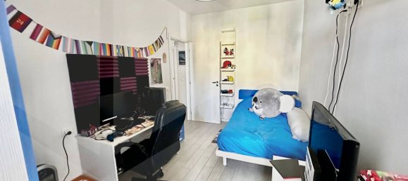 4 rooms Apartment in Bologna, Italy No. 21399 3