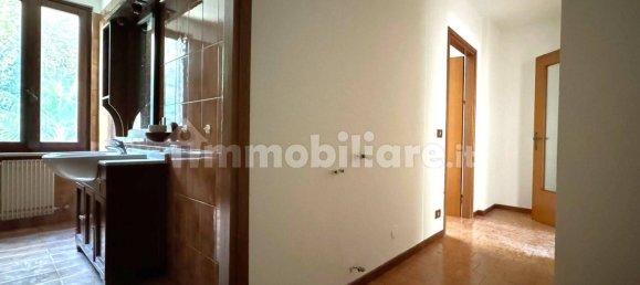 Квартира с 3 спальнями в Удине, Италия № 144521 20