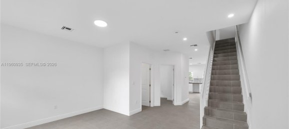 3 dormitorios dúplex en venta en Miami, Miami-Dade, Florida, USA № 615694 6
