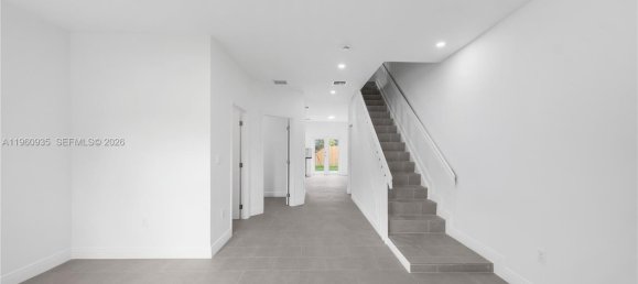 3 dormitorios dúplex en venta en Miami, Miami-Dade, Florida, USA № 615694 9