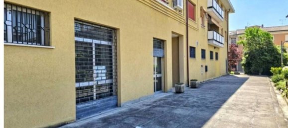 304m² Commercial property in Susegana, Italy No. 291458 8