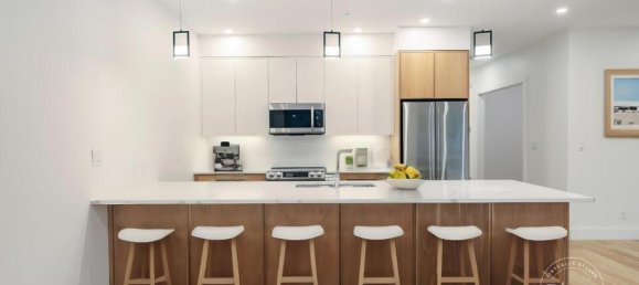 2 bedrooms House in British Columbia, Canada No. 1345 5