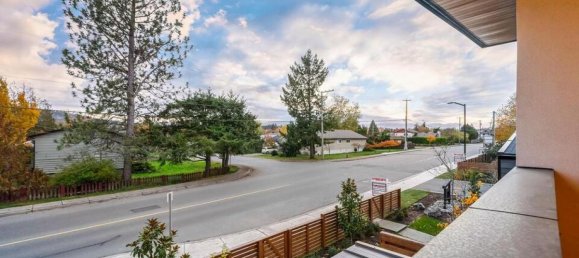 2 bedrooms House in British Columbia, Canada No. 1345 9