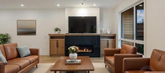 2 bedrooms House in British Columbia, Canada No. 1345 10