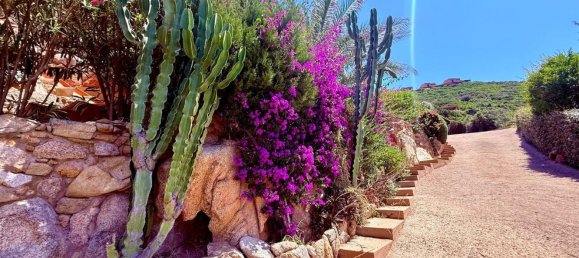 4 bedrooms Villa in Trinità d'Agultu e Vignola, Italy No. 325969 3