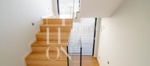 3 bedrooms House in Madalena, Portugal No. 18053 13