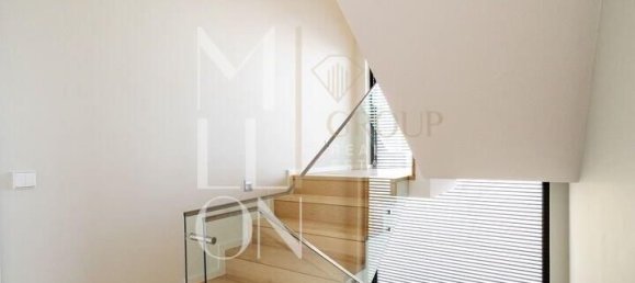 3 bedrooms House in Madalena, Portugal No. 18053 12