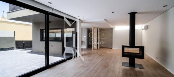 3 bedrooms House in Madalena, Portugal No. 18053 3